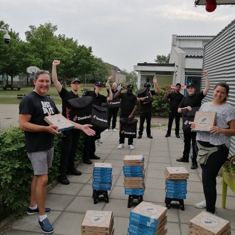 Domino's bakt pizza's voor bewoners Triade Muziekwijk