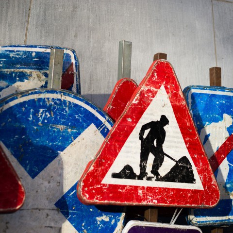 Strips tegen hardrijders weggehaald vanwege geluidsoverlast