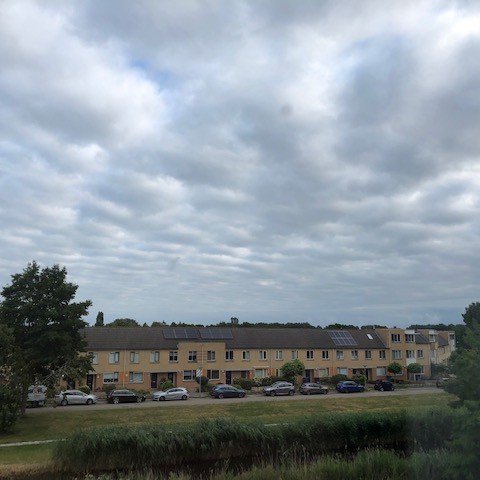 Wolkenvelden en warm