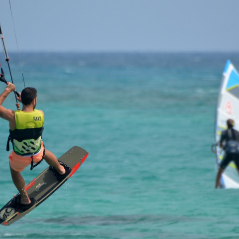 Flevolandse windsurfers genieten van trainingskamp in Friesland