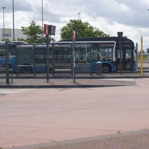 Vanaf maandag weer via de voordeur de bus in
