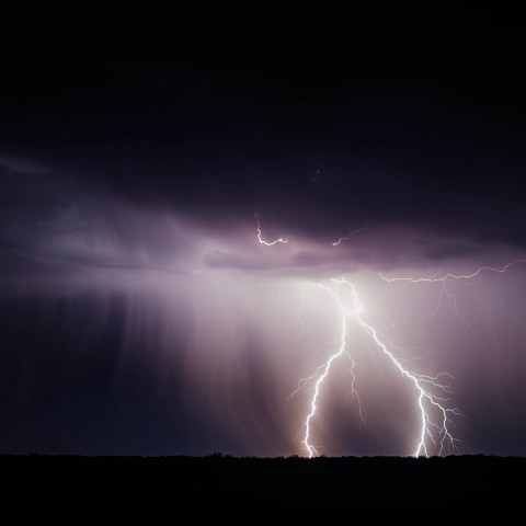 Broeierig Heet gevolgd door Onweer.