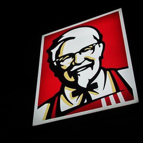KFC stopt door corona met slogan 'it's finger lickin' good'