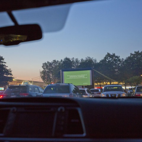 Popcorn in de auto: 'Ally's Drive In' uitverkocht