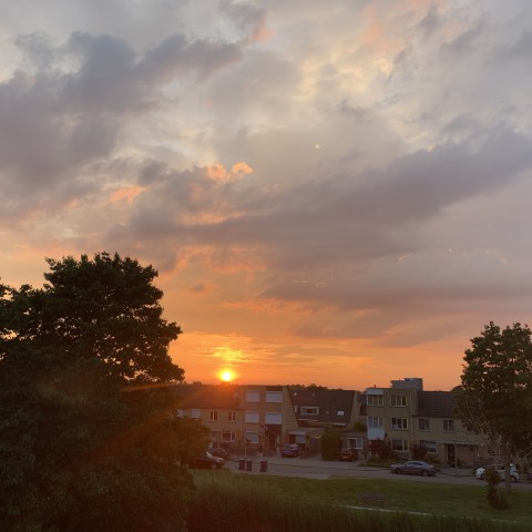 Tropische hitte met in de avond kans op stevig onweer