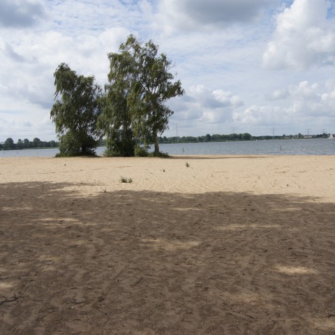 Luisteren naar verhalen rond het Almeerderstrand