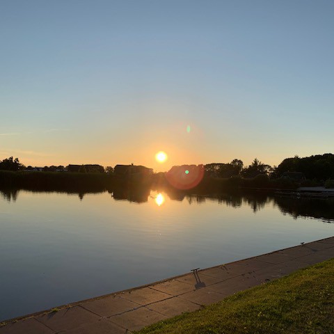 Zonnig en vrij warm nazomerweer.