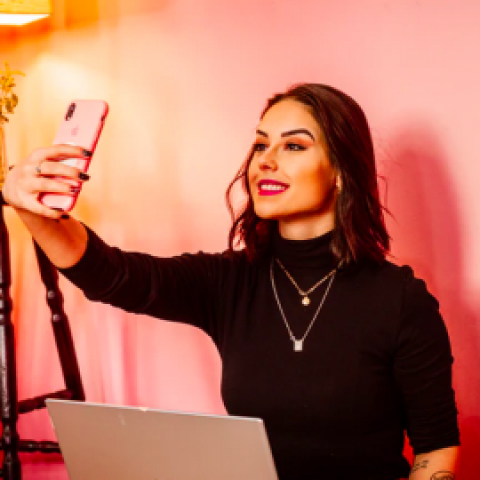 Vloggers mogen geen producten meer aanprijzen