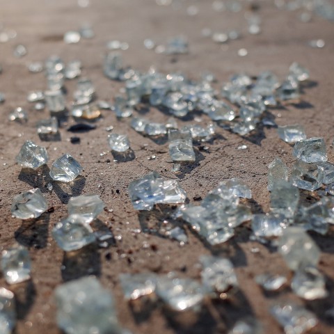 Auto-inbrekers laten spoor van vernieling achter