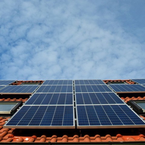 Elektriciteitsnet raakt overbelast door overvloed aan zonnestroom