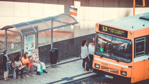 Bussen blijven tijdens verlengde lockdown via vakantiedienstregeling rijden
