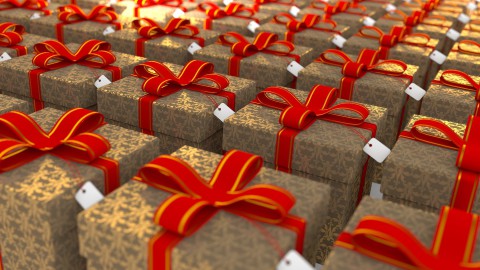 Collectief verspreidt duizend kerstpakketten onder Almeerders