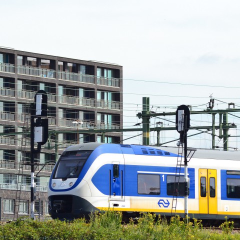 Minder treinen vanwege wisselstoring en aanrijding