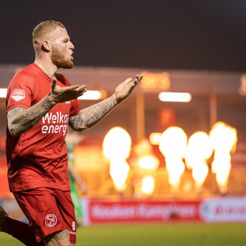 Yanmar Stadion na overwinning in vuur en vlam