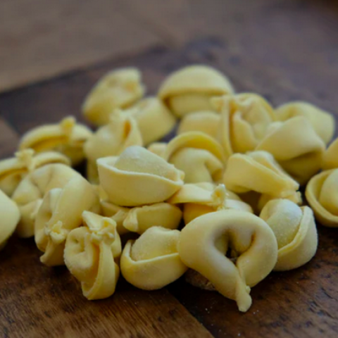 Recept van de week: Romige Tortellini met Parmezaanse Kip en Spinazie.