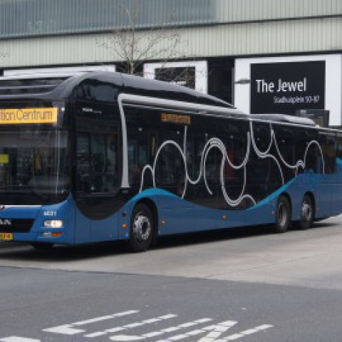 Veel minder reizigers in de bus, wel meer zwartrijders