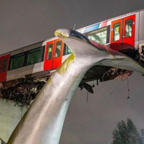 Ontspoorde metro staat weer op de grond