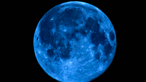 Zeldzame blauwe maan tijdens Halloween