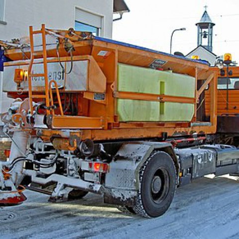Geen sneeuw, toch alle strooiwagens de weg op 