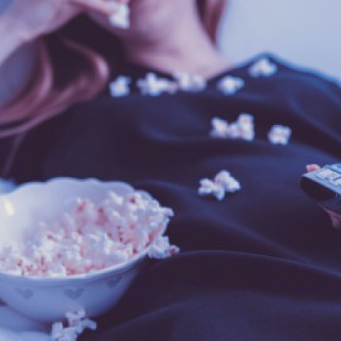 Geen sint-maarten lopen langs de deuren vandaag maar wel 8 x films en series op Netflix kijken