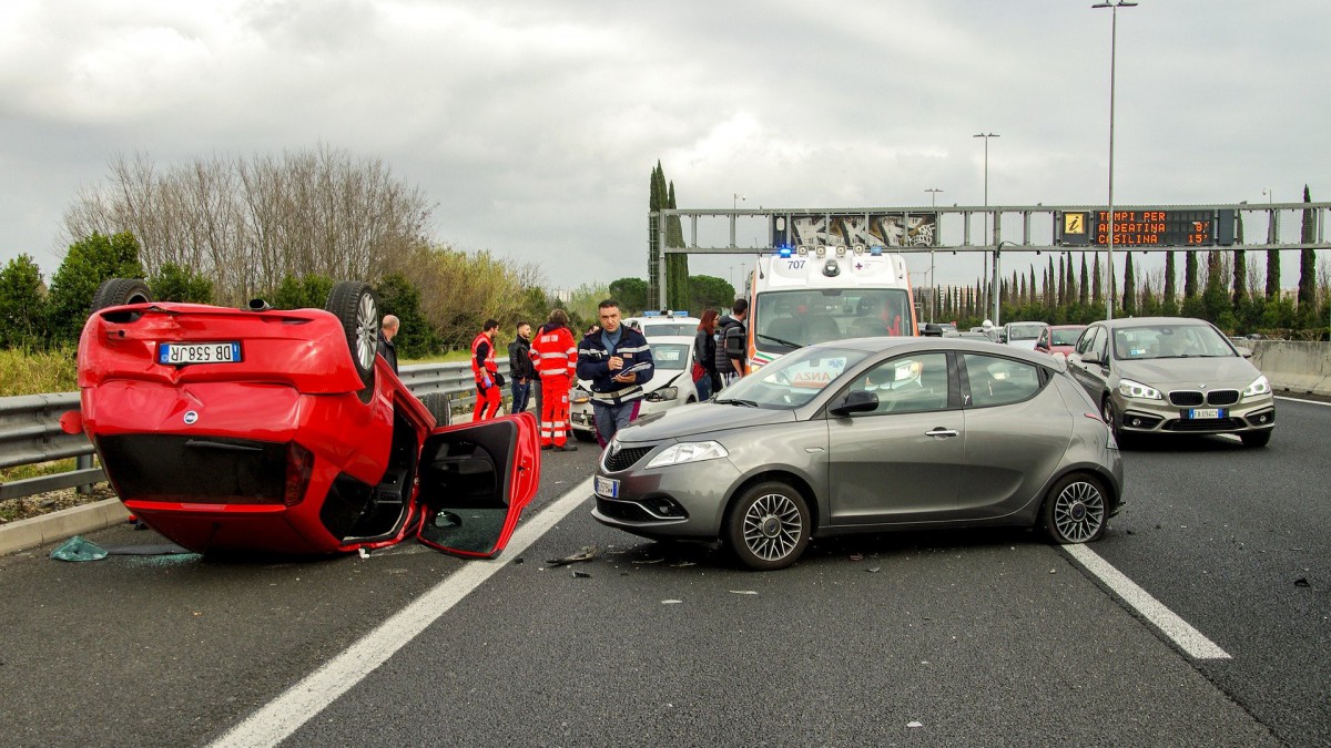 Ongeval met drie auto’s op een zeer mistige A27 