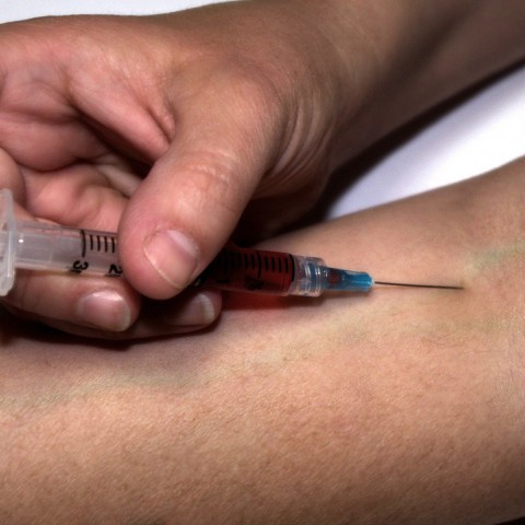 Leidse farmaceut levert bijna 8 miljoen coronavaccins